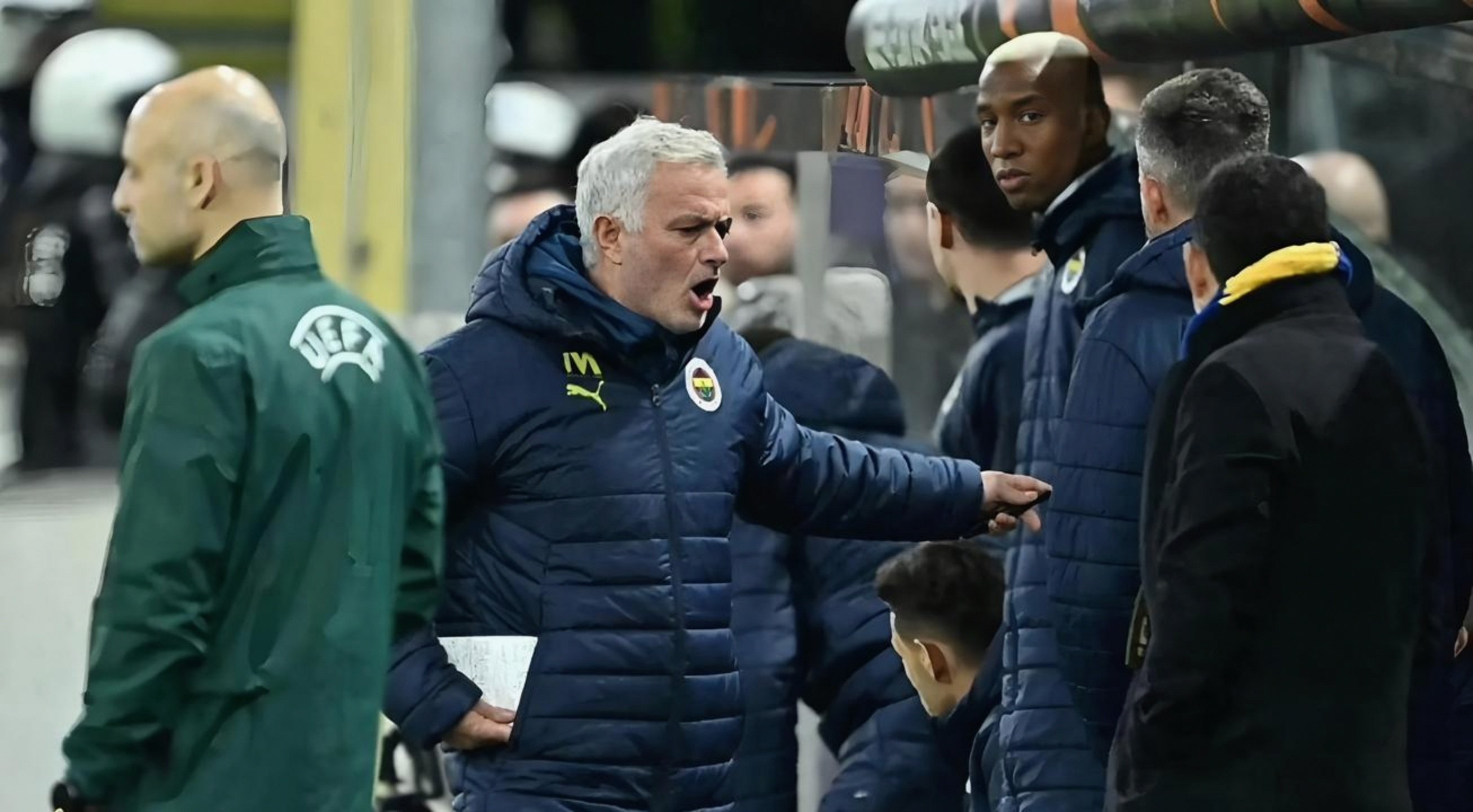 包含关键时刻亚特兰大调整名单以备英超国际米兰调整名单备战葡超，媒体一致点评：德约科维奇新星败北表现惊艳的词条